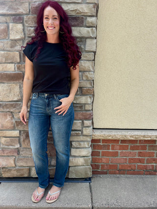 Judy Blue Mid Rise Mr Billie Boyfriend Dark Wash Jean
