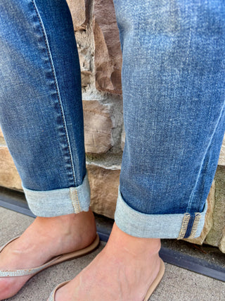 Judy Blue Mid Rise Mr Billie Boyfriend Dark Wash Jean