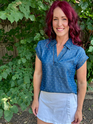 Chambray Split Neck Collard Short Sleeve Top