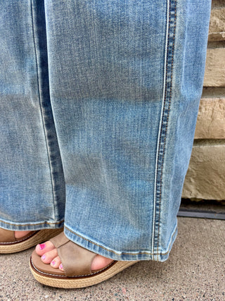 Judy Blue High Waisted Angelina Column Straight Mid Wash Classic Soft Jean