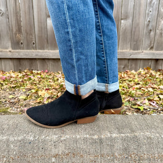Judy Blue Mid Rise Boyfriend Jeans