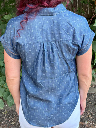 Chambray Split Neck Collard Short Sleeve Top