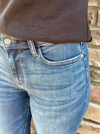 Judy Blue Mid Rise Mr Billie Boyfriend Dark Wash Jean