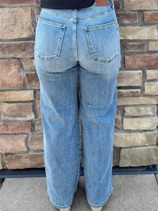 Judy Blue High Waisted Angelina Column Straight Mid Wash Classic Soft Jean