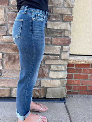 Judy Blue Mid Rise Mr Billie Boyfriend Dark Wash Jean