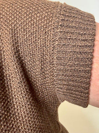 Brown Center Seam Short Sleeve Sweater