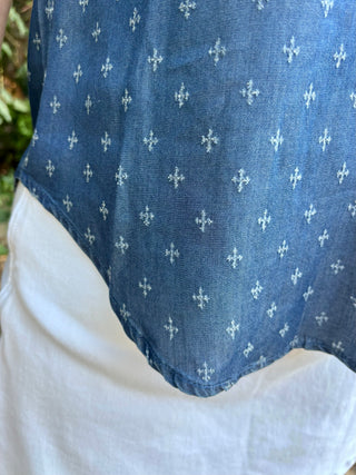 Chambray Split Neck Collard Short Sleeve Top